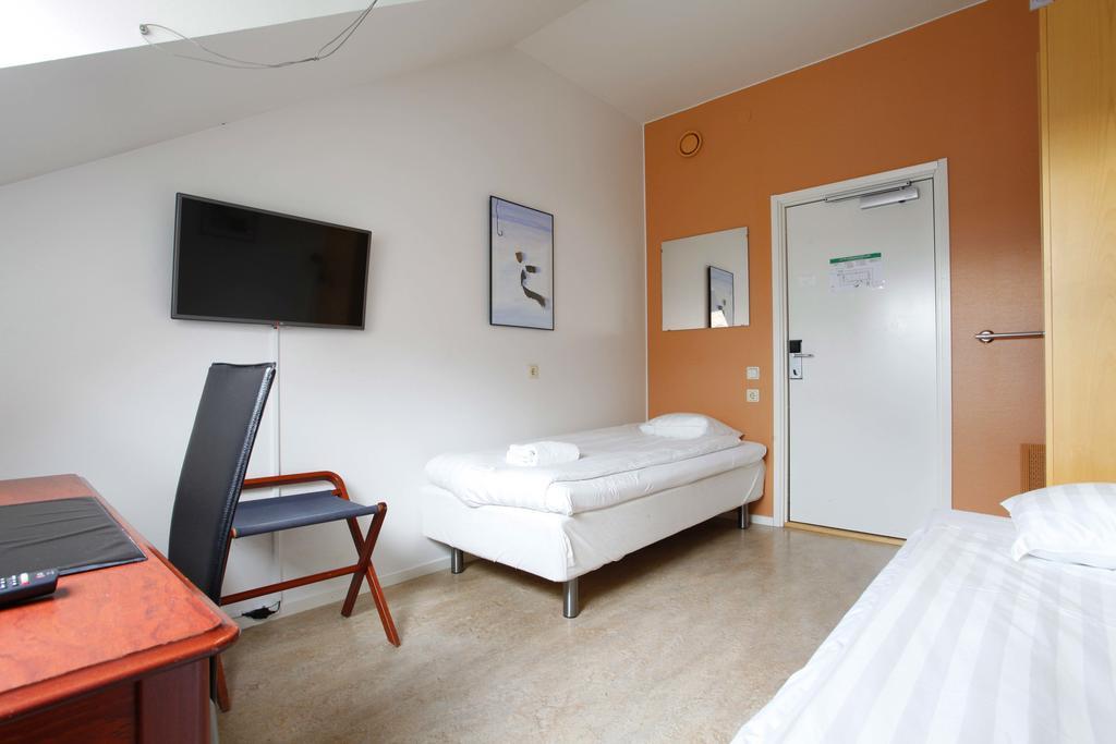 Pronova Hotell & Vandrarhem Норчёпинг Экстерьер фото